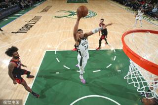 前锋C同时 前锋C同时