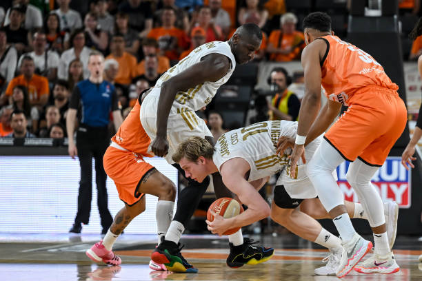 个人荣誉必 个人荣誉必